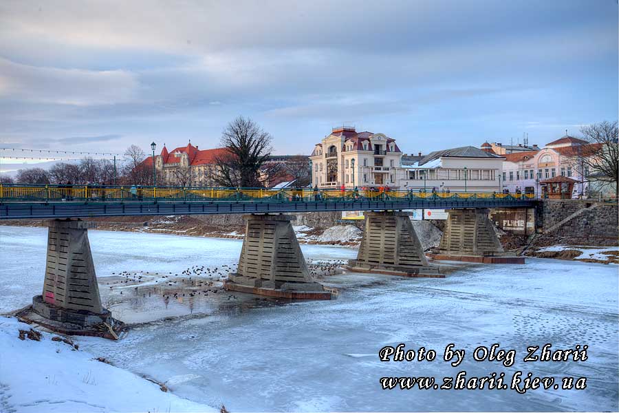 Ужгород, пешеходный мост (вечер)