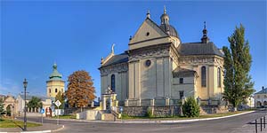 [en]Lviv Region, Zhovkva, Town Hall, St. Lawrence Roman Catholic Church[ru]��������� ���., ������, ������, ������ ��. ���������