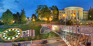 [ru]����, ������ ������������, ��������� ����[en]Kyiv, Maidan Nezalezhnosti, Flower Clock