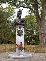 [ru]��������, �������� ������� ������[en]Chernigiv, Monument to Hetman Mazepa