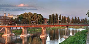[ru]�������, ���������� ����[en]Uzhgorod, Pedestrian Bridge