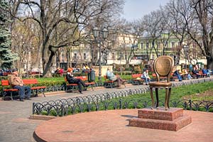 [ru]Одесса, памятник 12-му стулу[en]Odessa, Monument to the 12th Chair