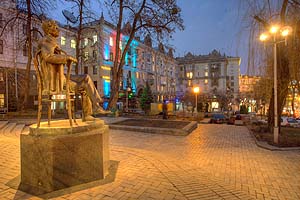 [ru]����, ����� ���������, �������� ���� �������[en]Kyiv, Prorizna Street, Monument to Les Kurbas
