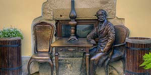 [en]Lviv, Monument to Kerosine Lamp[ru]�����, �������� ����������� �����