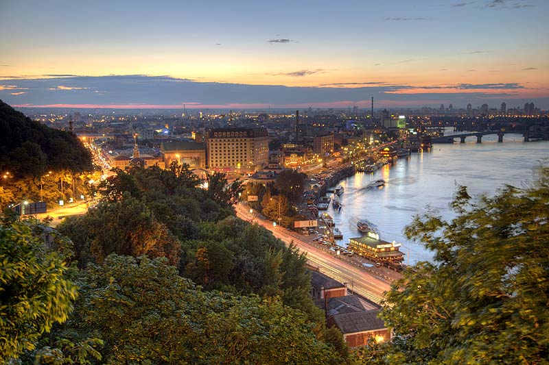 http://www.zharii.kiev.ua/old/photos/views_night/001.jpg